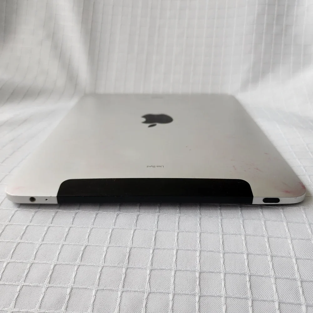 Apple iPad 1st Gen 32gb Silver A1337 WiFi 3g powers on Locked see Description‎